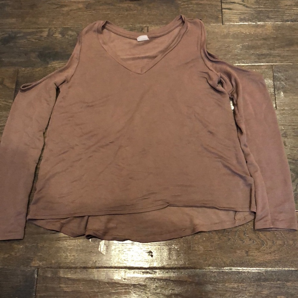 Long sleeve shoulder cut out shirt